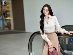 Sơ mi cổ V tay bồng nhẹ nhàng gợi cảm mà tinh tế NKSM2601016