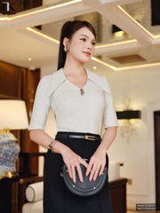 Áo thun cổ V lá mí ngực cách điệu duyên dáng NKAT2508001