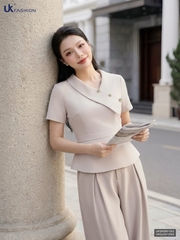 Sơ mi peplum cổ vát lệch kiểu dáng mới lạ UKSM2601002