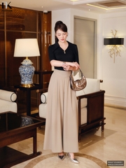 Áo thun cổ V lá mí ngực cách điệu duyên dáng NKAT2508001