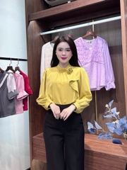 SƠ MI NHÚN CỔ TRÒN HOA NGỰC THỜI TRANG, THANH LỊCH, TRẺ TRUNG UKFSM2408012