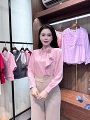 SƠ MI NHÚN CỔ TRÒN HOA NGỰC THỜI TRANG, THANH LỊCH, TRẺ TRUNG UKFSM2408012