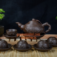 Bộ ấm chén gốm khắc sen tách lót không men - Gốm sứ Bát Tràng
