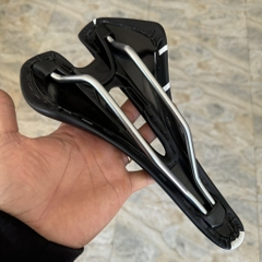Yên lổ SPECIALIZED Evo gọng nhôm