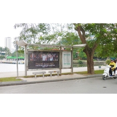 Thanh Niên - trước chùa trấn quốc