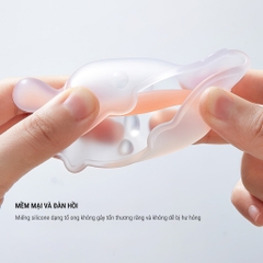 KUB | Gặm Nướu Cho Bé Dạng Đeo Tay Bằng Silicon Kháng Khuẩn, Mềm Mại [Tặng Kèm Gặm Nướu Sư Tử]
