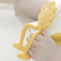 PHANPY | Gặm Nướu Cho Bé Dạng Sư Tử Hình Dễ Thương Bằng Silicon An Toàn [Mua 1 Tặng 1, Kèm Hộp Đựng Tiện Lợi]