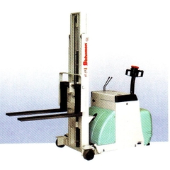 Xe nâng dùng ắc quy