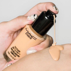 M.A.C Kem Nền Studio Fix Fluid Foundation  - NC25