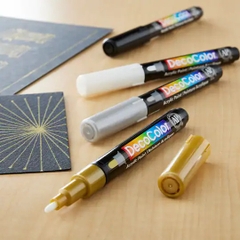 Bút sơn acrylic vẽ đa chất liệu Marvy Uchida DecoColor Fine #215 - Ngòi 1.4mm
