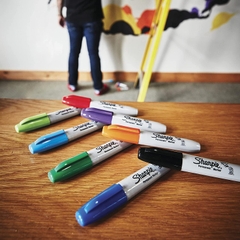 Bút lông dầu vẽ trên nhiều chất liệu Sharpie Chisel Tip