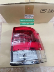 ĐÈN HẬU NGOÀI PHẢI TOYOTA LAND CRUISER 2016-2019 | MÃ 81551-60B70 – CHÍNH HÃNG TOYOTA