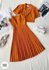 Sét váy hai dây chân xếp li & Áo croptop cổ hai ve tay bồng