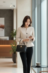 Áo sơ mi không cổ , phối cúc