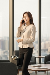 Áo sơ mi không cổ , phối cúc