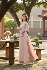 Áo dài Giai Nguyệt thêu thủ công