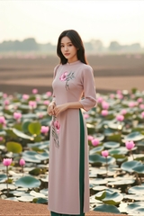 Áo dài Thủy Đình thêu thủ công