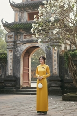 Áo dài Giai Nguyệt thêu thủ công
