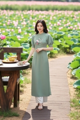 Áo dài cổ tàu tay xếp li thêu thủ công