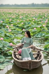 Áo dài cổ tàu tay xếp li thêu thủ công