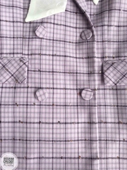 Áo blazer cổ hai ve dáng suông, hai hàng cúc