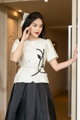 Áo cổ tròn vạt chéo đính hoa
