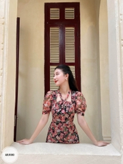 Áo dài tay bồng cổ yếm