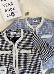 Áo tweed cổ tròn dáng suông ngắn rút rua cài cúc