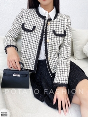 Áo tweed cổ tròn cài cúc dáng ngắn, nẹp phối dây xếp li