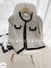 Áo tweed cổ tròn cài cúc dáng ngắn, nẹp phối dây xếp li