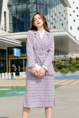 Áo blazer cổ hai ve dáng suông, hai hàng cúc