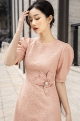 Váy cổ tròn, tay bồng, đính hoa eo