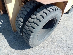 Xe nâng Komatsu FD25-10-227421 số sàn gật gù lốp đôi