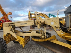 KOMATSU   GD305A-1- 6733