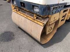 Lu rung mini Komatsu JV40C-1-1423