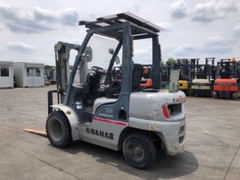 Xe nâng Nissan YL02M25-001782