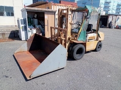 Xe nâng Komatsu FD25-10-227421 số sàn gật gù lốp đôi