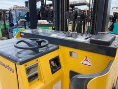 Komatsu đứng lái 2.5 tấn tháp 5.5 m FB25RN-4-5025