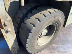 Xe nâng Toyota 7fd25 -21643 gật gù lốp đôi số sàn