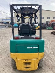 Xe điện komatsu FB30-11-817182 lắp kẹp giấy nguyên bản