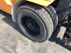 Xe nâng Toyota 7fd25 -21643 gật gù lốp đôi số sàn