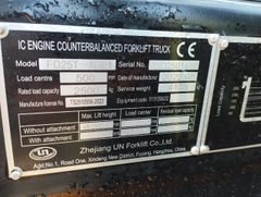 Xe nâng mới UN FD25 chui công mới 100%