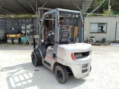 Xe nâng YL02M25-001013