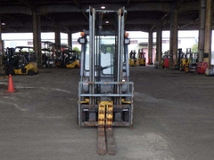 Komatsu FB20A-847032 tháp 4 m dịch giá