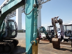 Máy xúc đào SK100-3