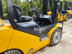 Xe nâng dầu UN FD30T-NJE1
