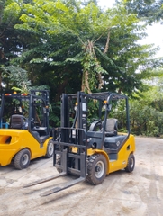 Xe nâng dầu UN FD25T