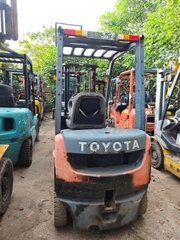 Toyota 8FD15-10533 chui công 2 tầng