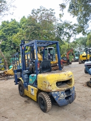 Komatsu FD25C-12-531383 Lắp kẹp vuông kẹp rác hoặc phế liệu - kẹp bông mở rộng 2.2 m