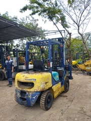 Komatsu FD25C-12-531383 Lắp kẹp vuông kẹp rác hoặc phế liệu - kẹp bông mở rộng 2.2 m